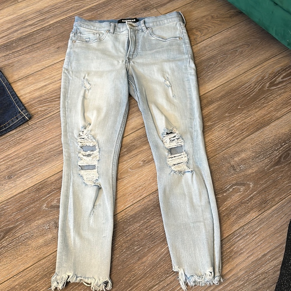 Women’s Express 2S Ankle distressed Jeans - Stretchy and perfect for petite!